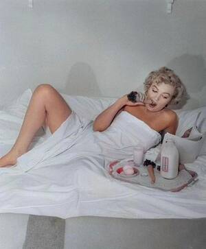 anal marilyn monroe - In 1962, Marilyn Monroe was found dead, completely naked in her bed &  surrounded by empty pill bottles. On the surface, it appeared to be a  suicide. But further investigation suggested foul
