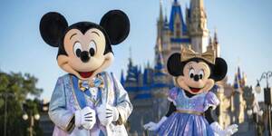 Disney Adult Porn Forced - Adult Film Star Making Explicit Content Shuts Down Disney Ride : r/DeFranco