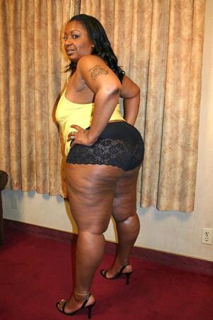 Biggest Black Thighs Porn - Big ebony Carmyell spreading her thick black thighs to take cock thrusting  in he - Pichunter