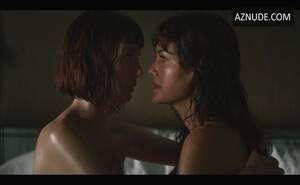 Carla Gugino Gets Lesbian - Carla Gugino, Gaite Jansen Lesbian, Breasts Scene in Leopard Skin - AZnude