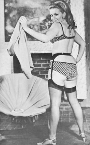 breastfeeding in the 50s - Breastfeeding in the 50s: Vintage 70s porn stars