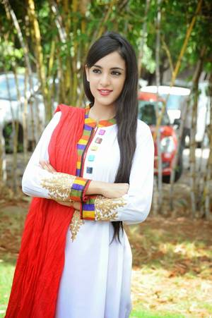 bollywood porn actress kanika - Kanika Kapoor Looks Absolutely Pretty At Telugu Film 'Tippu' Opening Event  In Hyderabad