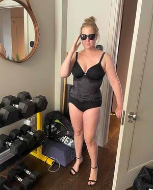 Amy Schumer Chubby Porn - Amy Schumer Is 'Trying to Be Healthy' After Hysterectomy, Liposuction
