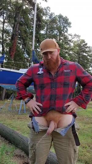 Man Pissing Porn - BIG GINGER MEN PISSING OUTSIDE - ThisVid.com