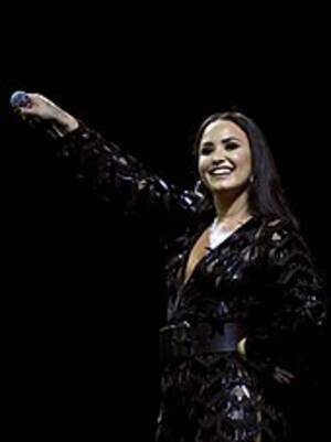 Dildo Lesbian Scissoring With Demi Lovato - Demi Lovato - Wikipedia