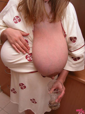 maxi mooms tits lactating - Maxi 32JJ Milking - Lactation videos at last! | My Boob Site