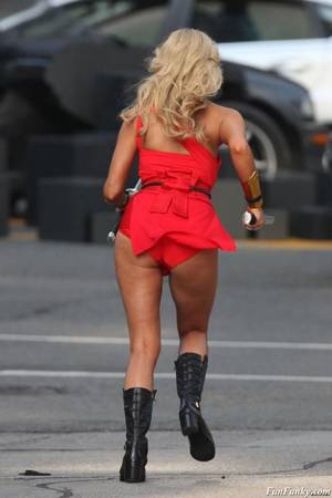 Ashley Benson Pixels Porn - Ashley Benson On The Set Of Pixels In Toronto : Global Celebrtities (F) -