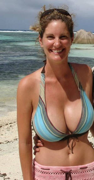 Amatuer Milf Big Tits - bikini saggy (nn), busty and slim: Milf amateur with amazingly big tits