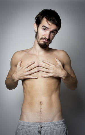 L%c3%a4nder - caught naked man covering chest revenge porn
