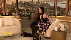 Barrymore Drew Pussy Miley Cyrus - Lucy Liu took nude photos of Drew Barrymore on 'Charlie's Angels' set