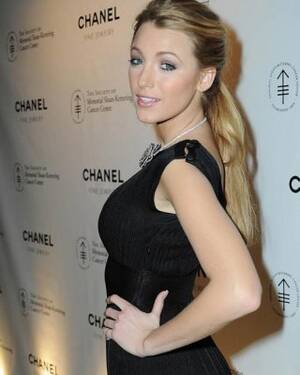 Blake Lively Sexy Outfits - Blake Lively showing ample cleavage in sexy dress Porn Pictures, XXX  Photos, Sex Images #3245403 - PICTOA