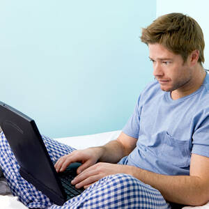 Boyfriend Watches Gay Porn - Here's What It Means If You Catch Your Man Watching Gay Porn - The Center  for Relationship and Sexual Health (CRSH)