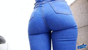 latin girl jeans porn - Amazing Ass Latina and Incredible Body in Tight Blue Jeans - XVIDEOS.COM