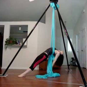 Aerial Silk Trapeze Porn - Incredibly easy to set up aerial rig. This safe and reliable rig is the top  choice for backyard aerial training. 20 ft tall and portable.