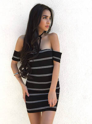 Alyssa Branch Solo - Alyssa Saenz â€“ Born2Dress.com