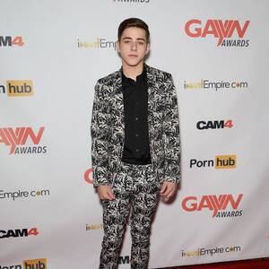 Bareback Bisexual Male Porn Stars - Gay Porn Performers Reveal How Much They Earn Per Scene