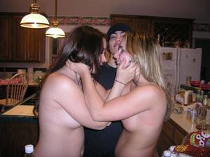 drunk high teens - Jeunes coquines se rasent et s'embrassent - crazy_party_13 Porn Pic -  EPORNER