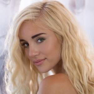 Game Of Thrones Naomi Woods Porn - There's no way you actually looked at pictures of Naomi Woods and didn't  connect