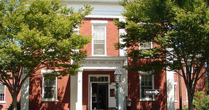 Michelle Obama Tits - Secret Service driver for Michelle Obama charged with criminal harassment  on Vineyard - CBS Boston