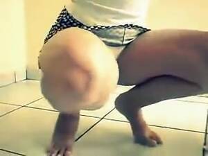 hot mom bent over upskirt - Mom Bent Over In Front Of Me No Panties - UPSKIRT.TV