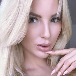 Bella Honey Porn - Bella Honey bio | Read about her profile at FreeOnes