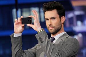 Adam Levine Having Gay Sex - Adam Levine's Cringey Sexts Were Born to Be Memes