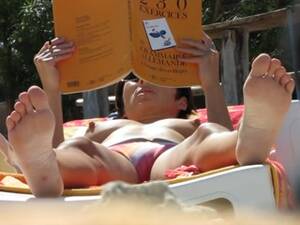 beach girls voyeur soles - soles feet at the beach in reunion island - watch on VoyeurHit.com. The  world of free voyeur video, spy video and hidden cameras