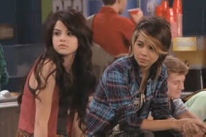 Lesbian Wizards Of Waverly Place Porn - Disney Channel Stopped Selena Gomez's Character on 'Wizards of Waverly Place'  From Being Queer | Decider