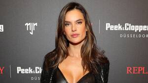 Bella Thorne Victoria Justice Porn - Bras as Tops -- and Little Else! | Entertainment Tonight