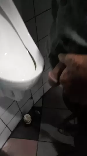 Abuelo Aleman Wc Porn - Este abuelo tiene una polla enorme, perdÃ³n por haber filmado poco de t |  xHamster