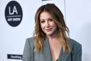 Ashley Tisdale Nude Lesbian - Ashley Tisdale Flaunts Toned Legs In Pantsless Underwear IG Photo