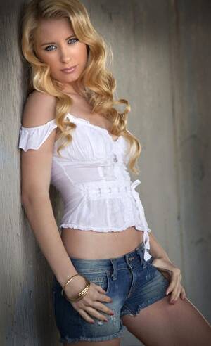 Millie Weaver Porn - Millie Weaver - Free pics, galleries & more at Babepedia