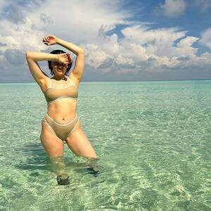 milf nudist beach - Jessie J wows in tiny nude bikini just six months after giving birth to  baby son - Daily Star