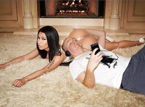 Nicki Minaj Ass Porn - Look: This Guy Is Casually Chillin' With Nicki Minaj's Butt (Sorta)