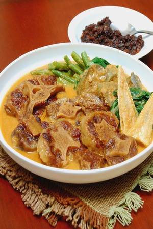 nasty asian food porn - Filipino Kare Kare (Ox Tail and Peanut Stew) recipe - While this stew may
