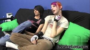 Gay Emo Blowjob Porn - Emo gay blowjob mouth He pleasures Jay's 9 incher who comebacks the -  XVIDEOS.COM