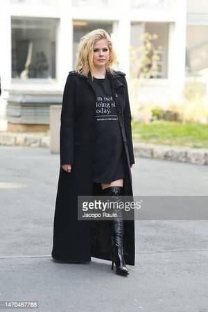 avril lavigne hairy pussy chubby - Avril Lavigne and Tyga Kiss at Paris Fashion Week, Confirm Romance :  r/Fauxmoi