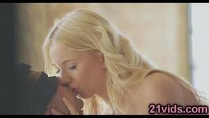 blonde rides big cock - Beautiful blonde riding big cock - XVIDEOS.COM