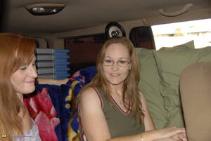 mature fisting in a car - This mature slut gets fisted in a driving car