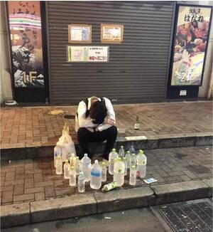 Japanese Passed Out Porn - Japan is a safe place to get drunk ðŸ‡¯ðŸ‡µ : r/pics