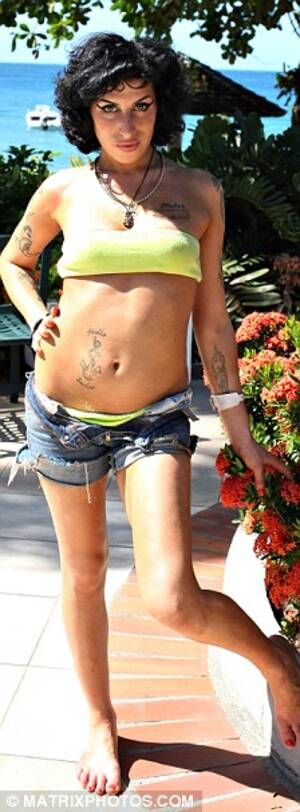 Amy Winehouse Porn - Amy Winehouse proudly shows off her healthier new body... as ex-lover tells  of her 'bulimia and sex addiction' | Daily Mail Online