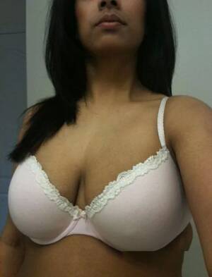 bra sex indian college - Indian college girls tease and seduce with their big boobs - FSI Blog