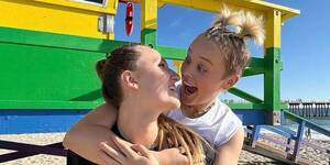 Jojo Siwa Porn Kissing - JoJo Siwa Just Posted a Cute Couples Pic Perfect For Pride