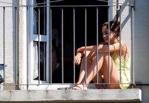 Balcone - La mia vicina porca mentre fuma in balcone
