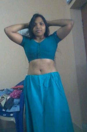Indian Girl In Saree - South indian girl remove saree and shows boobs