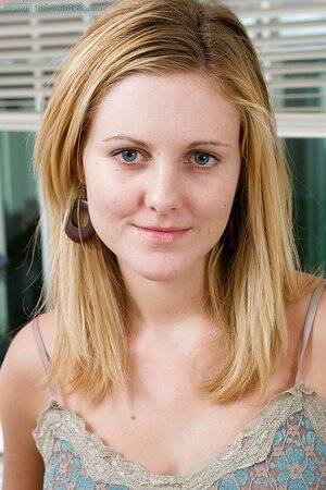 natural blonde hairy pussy - Naked natural blonde hairy pussy - XXX Dessert - Picture 1