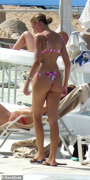 amature beach nudity - Zara McDermott showcases her bikini body after being called 'fame w***e' in  Made In Chelsea | Daily Mail Online