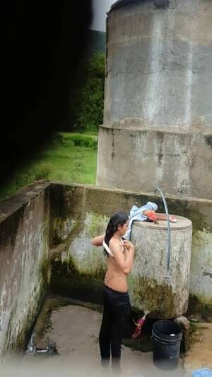 indian water porn - Indian Village Girl Bathing Near Water Tank Outdoor
