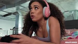 Black Porn Reality Kings Pink Bed - Armani Black and Willow Ryder pink bed lesbian dildo scenes and strap-on  dildo scenes - Shooshtime