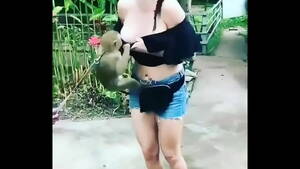 Girls Tits Sucking Monkey - Monkey flashed girl's boobs - XVIDEOS.COM